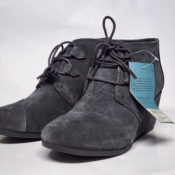 NEW TOMS Suede Wedge Booties size 9.5 - Picture 2 of 10